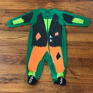 Halloween Costume Patchwork Scarecrow NWOT
Sleeper Zip Close Onesie 
3 - 6 M